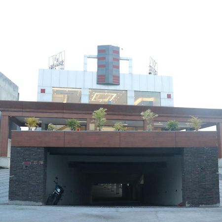 Una  Pt Moolraj Residency酒店 外观 照片