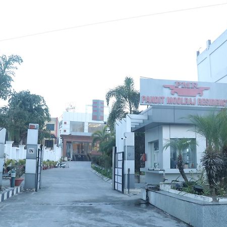 Una  Pt Moolraj Residency酒店 外观 照片