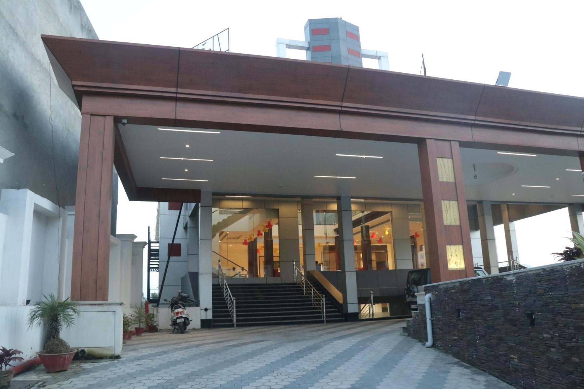 Una  Pt Moolraj Residency酒店 外观 照片