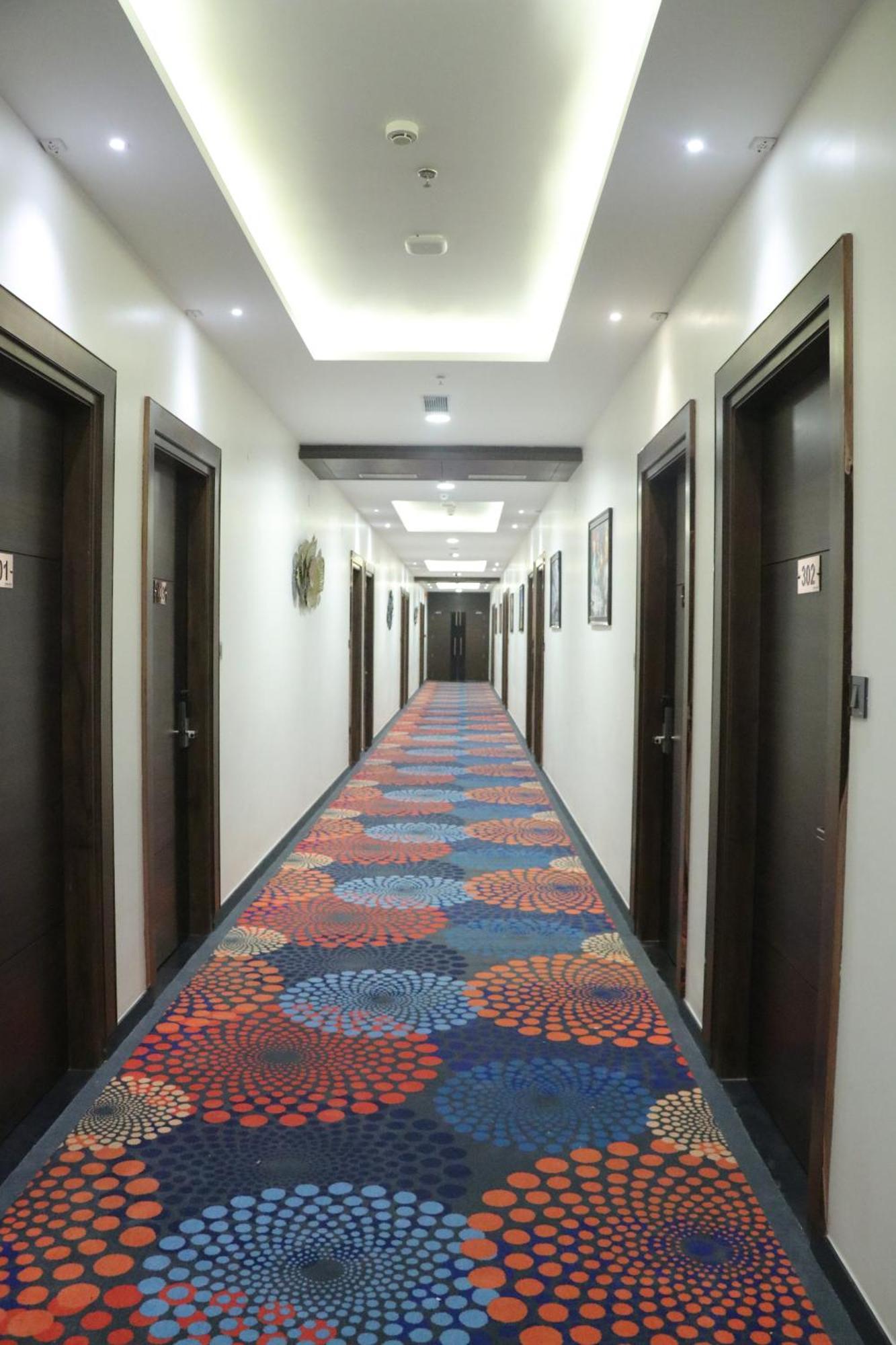 Una  Pt Moolraj Residency酒店 外观 照片