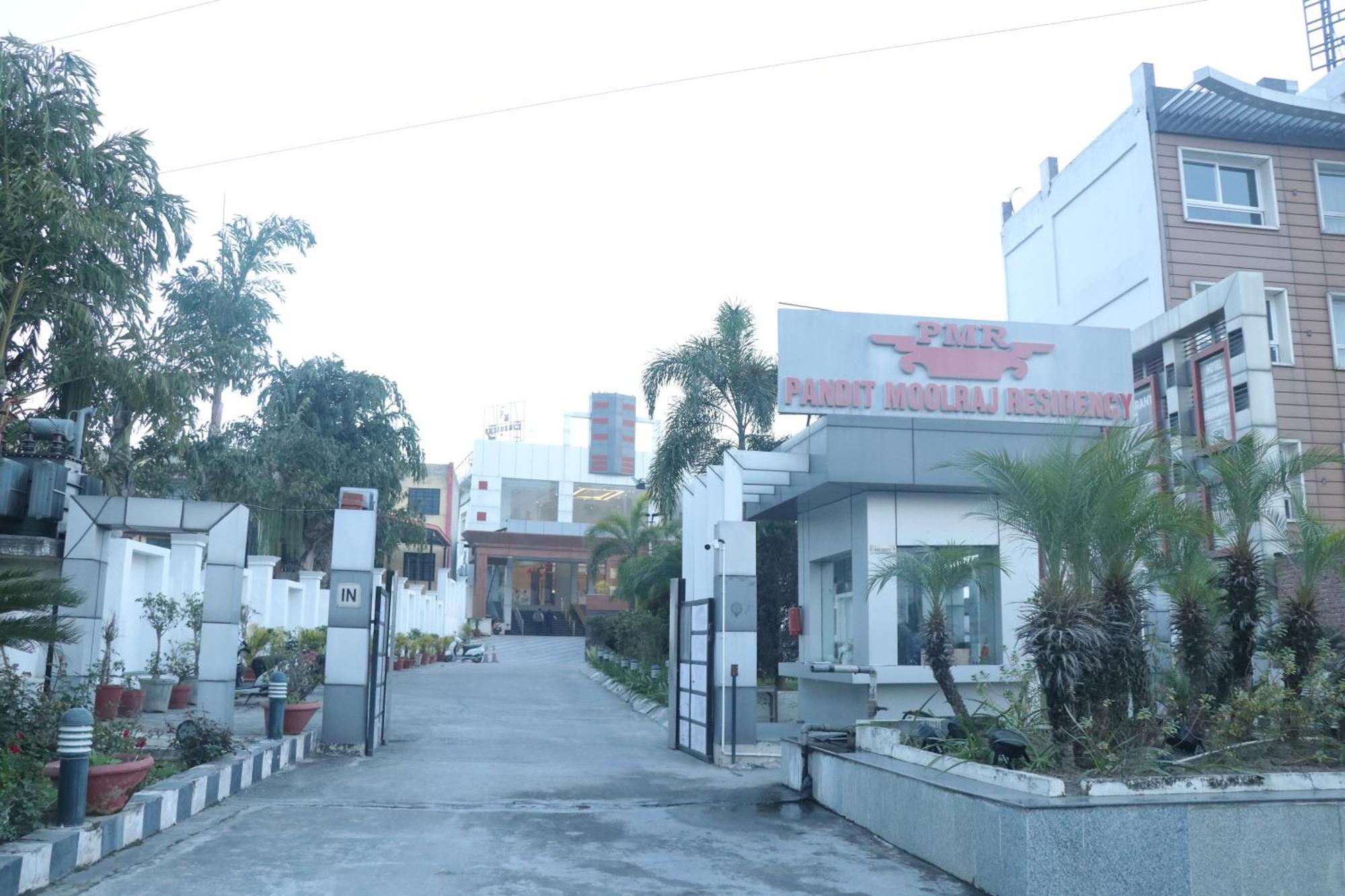 Una  Pt Moolraj Residency酒店 外观 照片