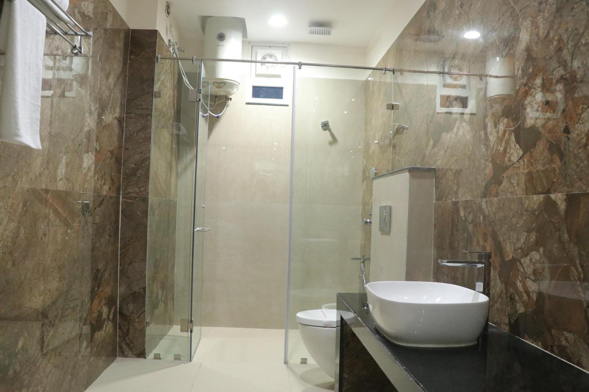 Una  Pt Moolraj Residency酒店 外观 照片