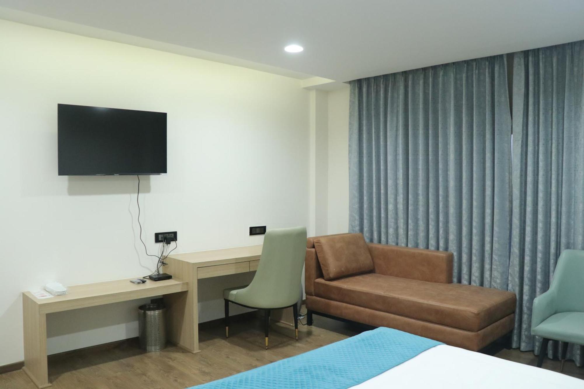 Una  Pt Moolraj Residency酒店 外观 照片