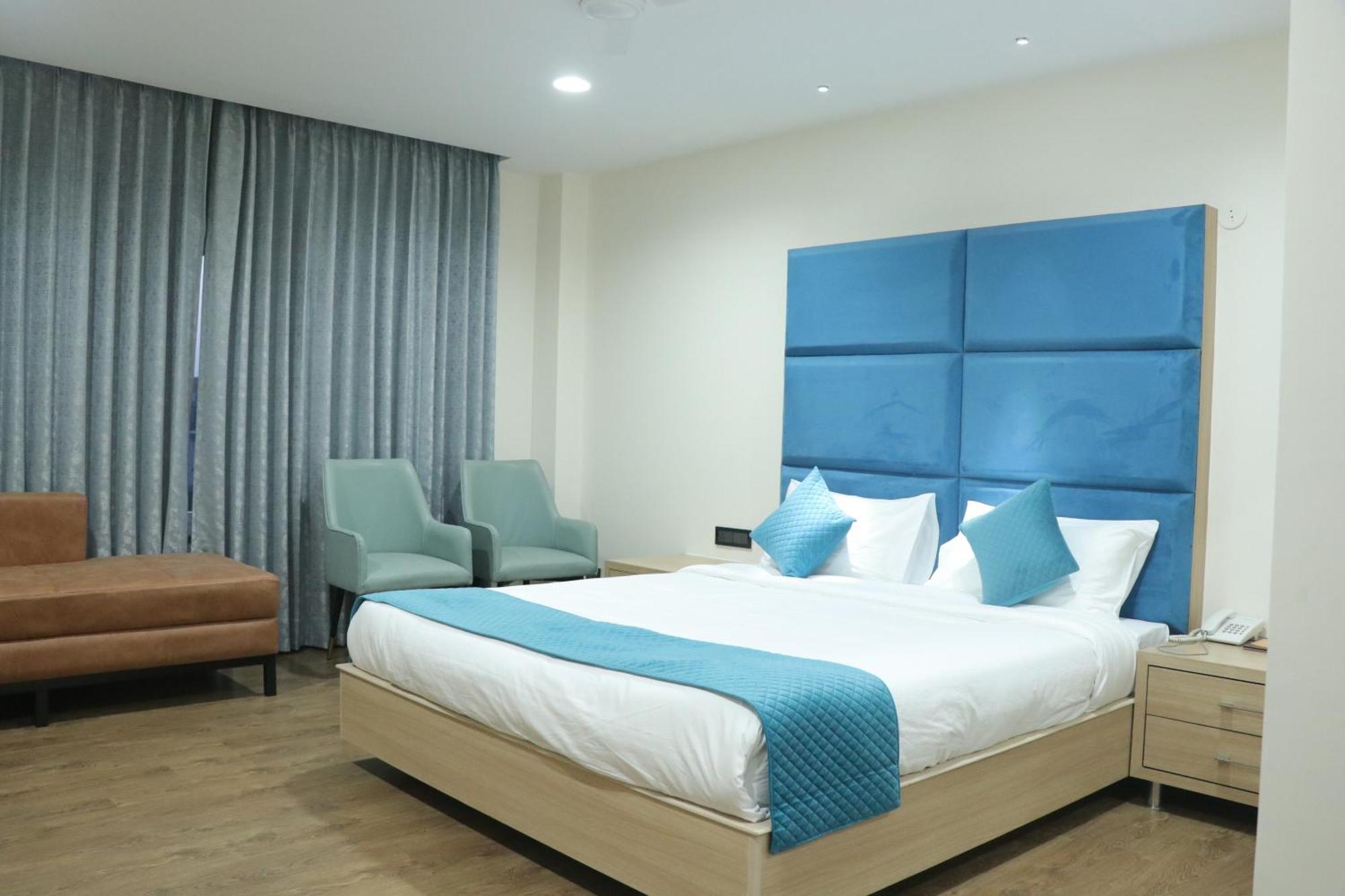 Una  Pt Moolraj Residency酒店 外观 照片